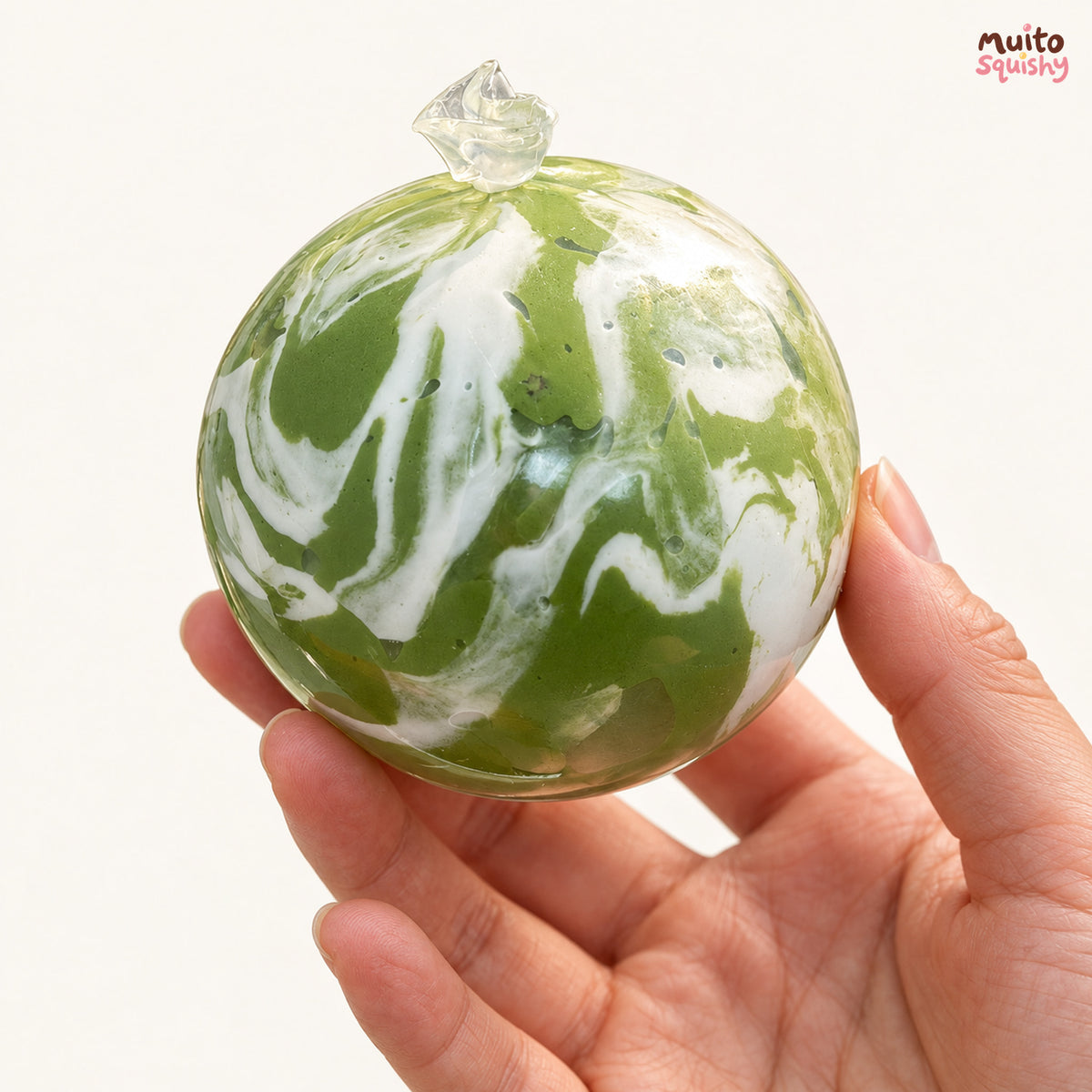 Matcha com Leite — demonstração na mão